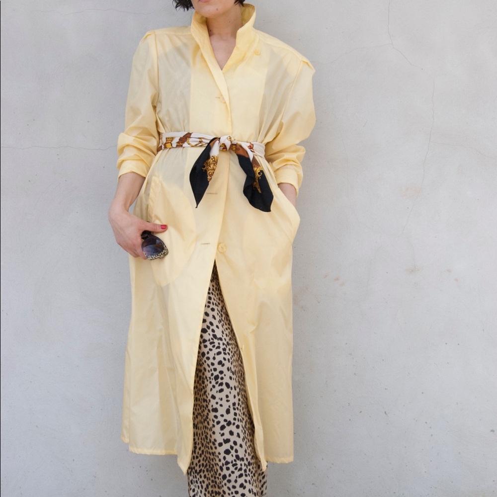 Vintage / Banana yellow trench coat
